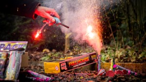 Ruim 6 kilo illegaal vuurwerk in beslag genomen bij onopvallende politiecontroles in het Heuvelland