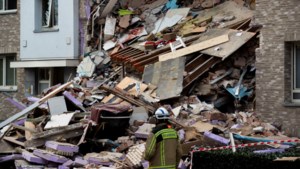 Acht mensen vermist na zware explosie in Turnhout: appartementencomplex grotendeels ingestort