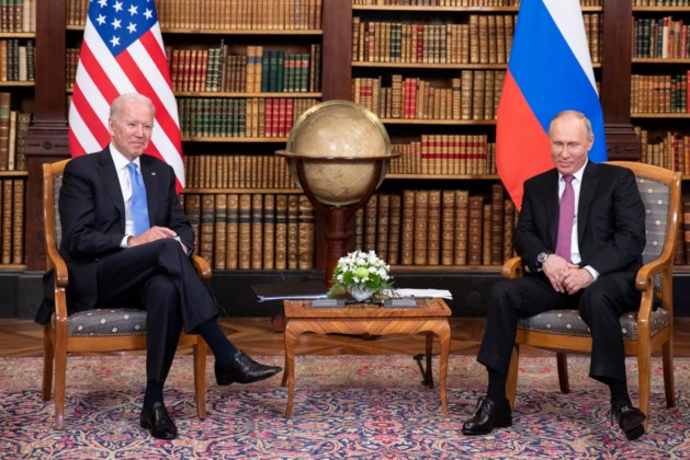 Poetin en Biden waarschuwen elkaar in gesprek van vijftig minuten