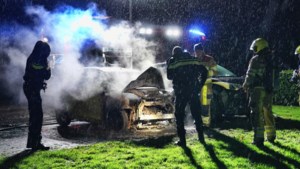 Auto brandt volledig uit in Landgraaf