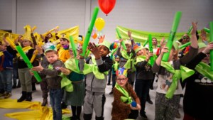 Leerlingen in Spaubeek beleven eerste schooldag in nieuw gebouw met nieuwe naam
