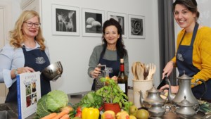 Chefkoks van Venrayse restaurants kiezen beste thuisrecepten voor kookboek Rooyse Ladies