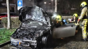 Auto verwoest door brand in Landgraaf