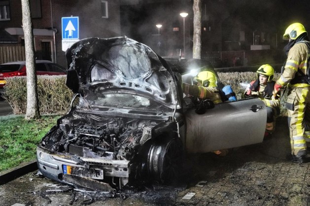 Auto verwoest door brand in Landgraaf