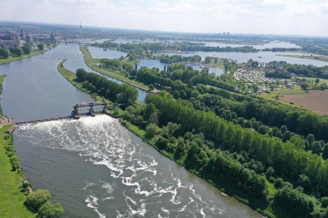 Stuw in Roermond is gezet, geen gevaar meer voor daling van de waterstand