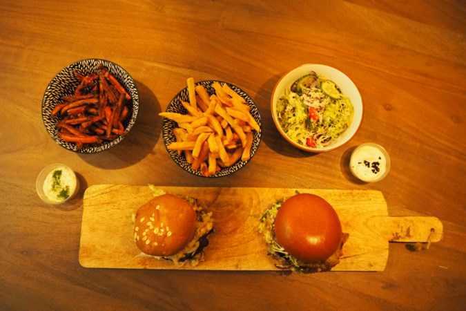 Culinaire burgers bij Burgerlijk in Maastricht: ‘Friet met hamburger, maar dan goeie’