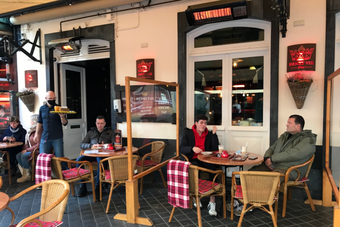 Video: Eerste klanten stormen winkels en cafés in opstandig Valkenburg binnen: ‘Even genieten, heerlijk’