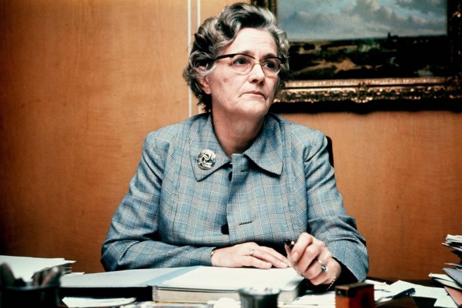 Het enige verschil tussen mannelijke en vrouwelijke ministers was volgens pionier Marga Klompé een poederdoos in de la