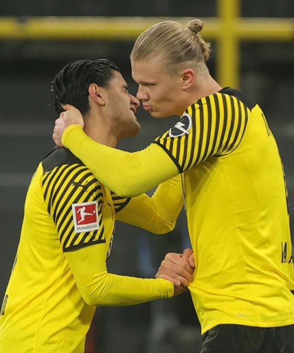Zonder Mark Flekken krijgt Freiburg pak slag van Dortmund