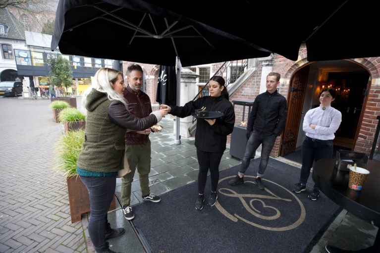 Bij winkels, kappers, sportscholen én horeca zijn de deuren weer open