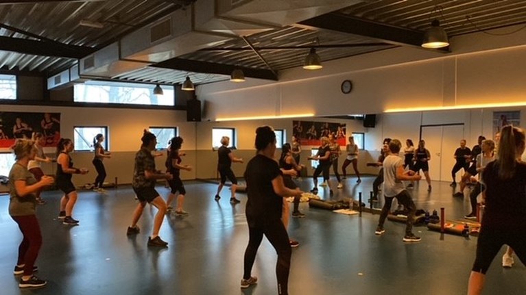 Bij winkels, kappers, sportscholen én horeca zijn de deuren weer open