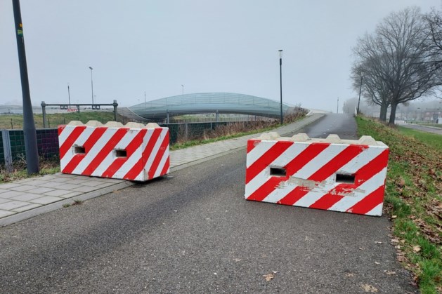 Roadblocks geplaatst om sluiproute in Sittard af te sluiten