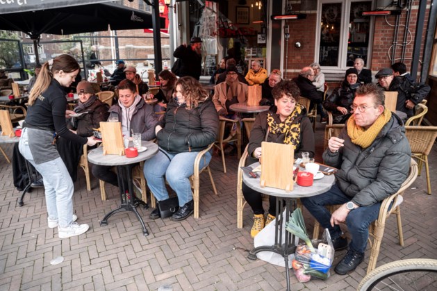 Bezoekers van vol Grieks restaurant moeten van handhaving vertrekken