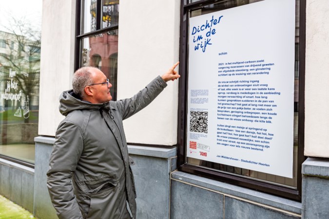 ‘Dichter in de wijk’ onthult vierde gedicht bij nieuwe Stadskantoor in Heerlen: ‘Deze serie komt voort uit een verlengd stadsdichterschap’