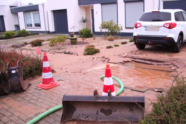 Meerdere woningen zonder water door gesprongen hoofdwaterleiding in Blerick