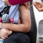 Ballonnen, Spongebob en een speciale training: GGD probeert kinderen op het gemak te stellen voor vaccinatie