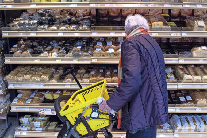 Zoveel daalt jouw koopkracht door stijgende prijzen: geld vliegt uit huishoudpot