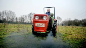 Kleine tractor krijgt forse snelheidsboete in Belgisch-Limburg: ‘Dat kan nooit’