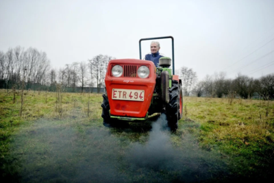 Kleine tractor krijgt forse snelheidsboete in Belgisch-Limburg: ‘Dat kan nooit’