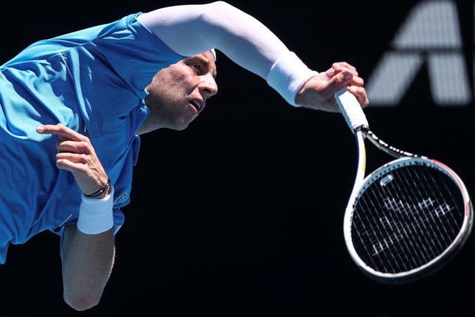 Griekspoor uitgeschakeld op Australian Open, speelde drie sets lang met kramp