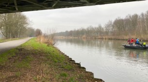 Politie dregt naar sporen van dode vrouw in kanaal Nederweert