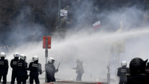 Zeventig arrestaties bij coronaprotest in Brussel, meerdere agenten gewond
