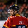 IJshockeyer Jord Smit neemt zijn Eaters-teamgenoot in huis na bittere ervaringen in Canada