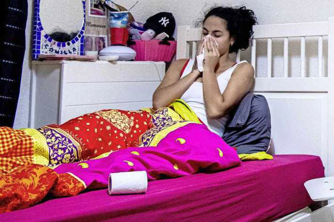 Einde coronapandemie in zicht volgens deskundigen: ‘Omikronschade niet meer dan bij stevige griepgolf’