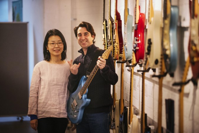 Amerikaanse rockgitarist baart opzien met exclusieve Japanse gitaarwinkel in Sittard: ‘Helemaal happy hier’