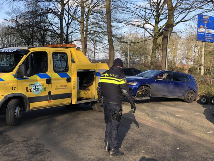 Video: Auto aangetroffen in woonwijk Venlo die mogelijk gebruikt is bij plofkraak in Duitsland
