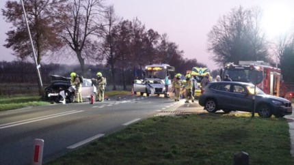 Een gewonde na botsing tussen drie auto’s in Roggel