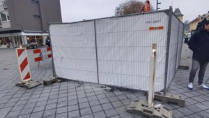 Gat in de grond in centrum Valkenburg: ‘zwevende’ waterleiding tijdelijk afgesloten