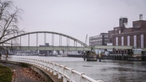 Spoorbrug in Maastricht gesloopt: slechts 15 treinen na renovatie van 33 miljoen 