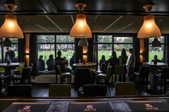 De derde helft mag weer in de sportkantine: ‘De behoefte om samen een biertje te drinken is groot’