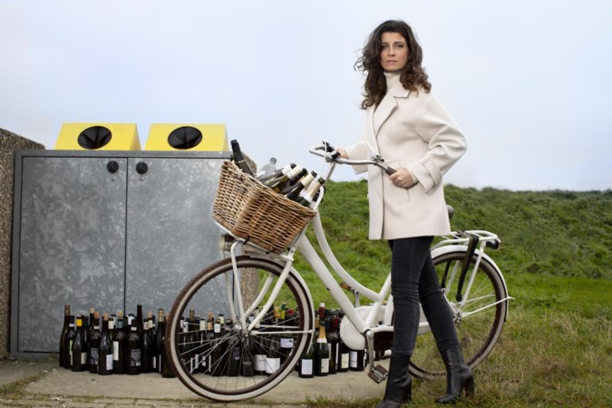 Merel Westrik presenteert ‘Slokje teveel?’: ‘Anita Witzier en Debby Gerritsen kwamen erachter dat ze best stevig drinken, maar ze kunnen ook wel dagen zonder’