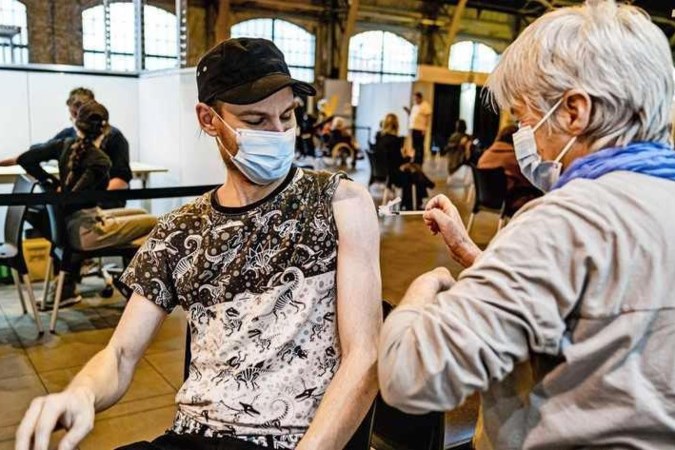 Zorgen om QR-code jeugd: ‘Regels 18-minners aanpassen of booster bieden’