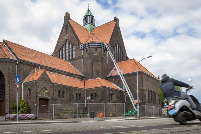 Negen woningen in de Heilig Hartkerk Venlo, tien er direct naast