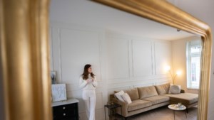 Een luxe hotelsfeer thuis? Bij de inrichting van haar nieuwe woning ging Simone Daemen (30) los met goud en marmer