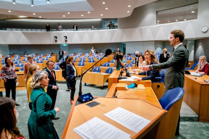 Discussie over het gezag van Kamervoorzitter Vera Bergkamp, maar de matpartij in 1939 bewijst dat het altijd erger kan