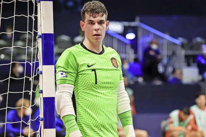 Zaalvoetballers Oranje geven zeker lijkende kwartfinale EK weg