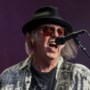 Waarom verkiest Spotify Joe Rogan boven Neil Young?