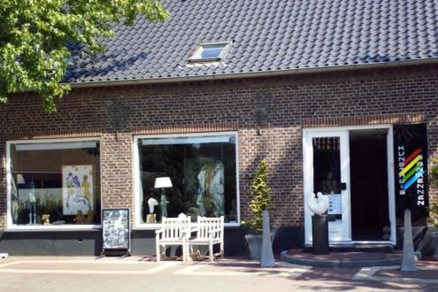 Schilderijen en wandkleden van kunstenaars uit Eindhoven en Roermond te zien in galerie Roggel