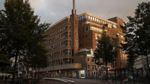 Maastrichtse ontwikkelaar 3W koopt iconisch pand V&D in Haarlem