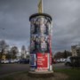 Van ‘Priktatuur’ tot ‘Qrimineel beleid’: wildgroei in Sittard van stickers tegen coronaregels en vaccinaties  