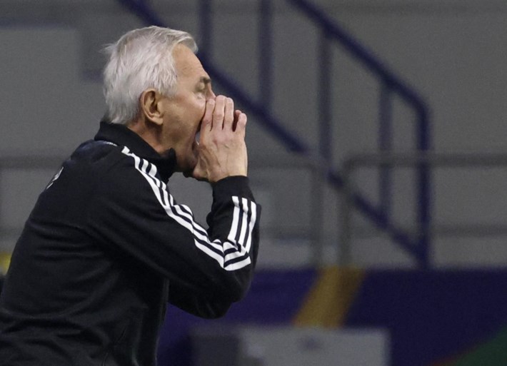 Zuid-Korea plaatst zich voor WK, Van Marwijk mag ondanks nederlaag met VAE blijven hopen