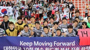 Zuid-Korea plaatst zich voor WK, Van Marwijk mag ondanks nederlaag met VAE blijven hopen