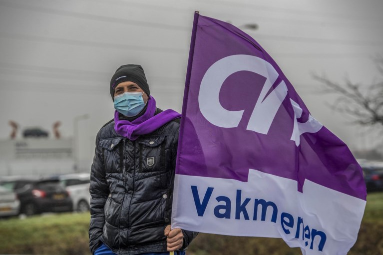 Medewerkers VDL staken tijdelijk: ‘Een duurzaam milieu, ja! Maar niet ten koste van duurzame banen’