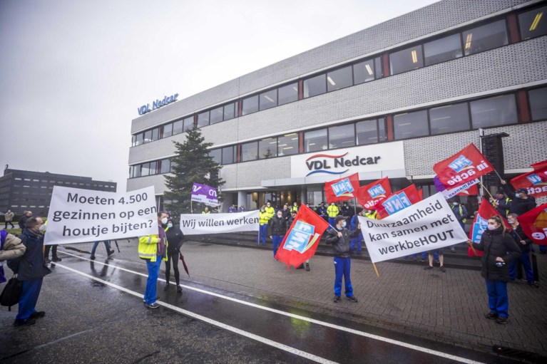 Medewerkers VDL staken tijdelijk: ‘Een duurzaam milieu, ja! Maar niet ten koste van duurzame banen’