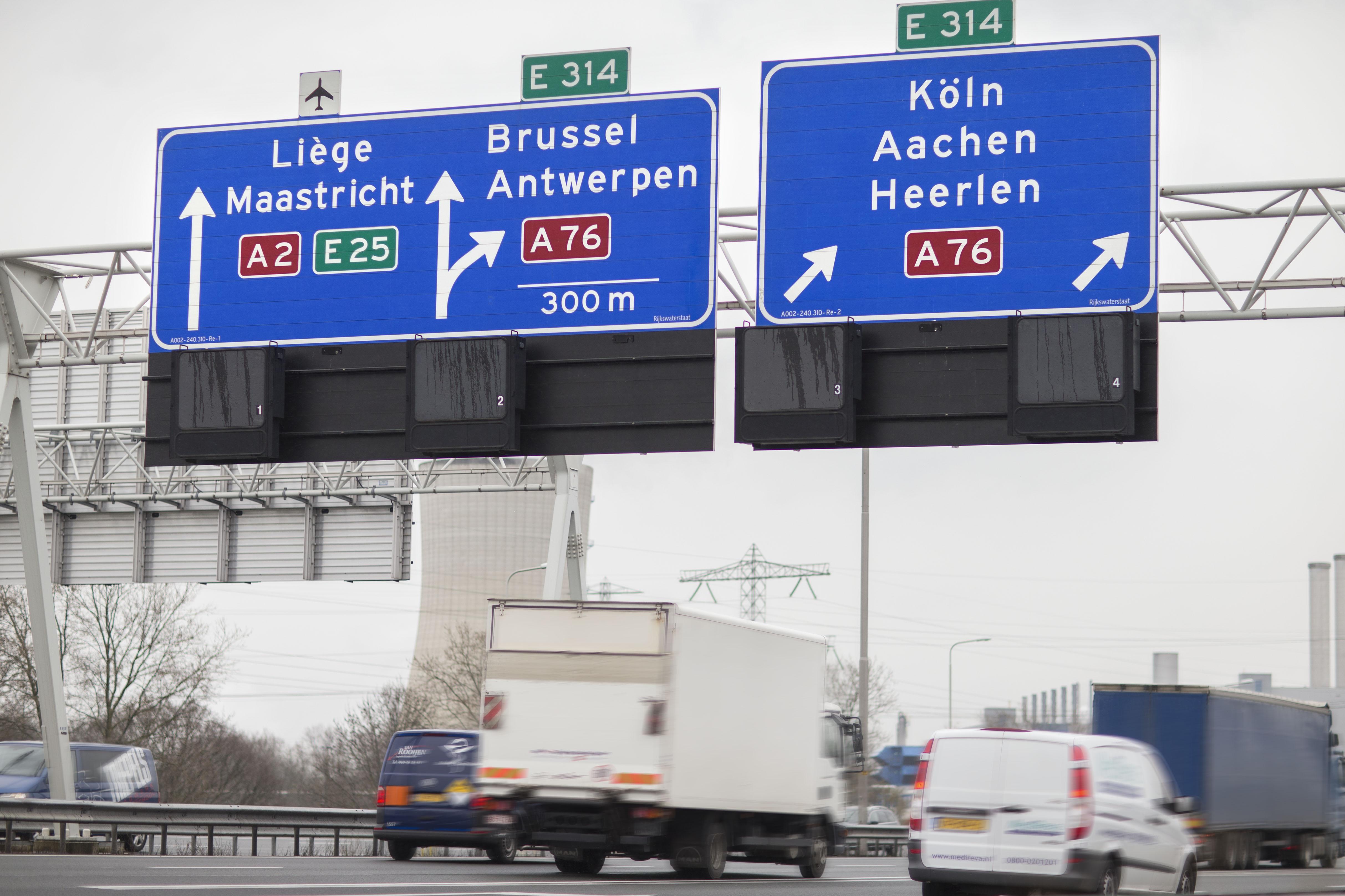 Asfalteringswerkzaamheden A76: verbindingsweg met A2 dicht - De Limburger