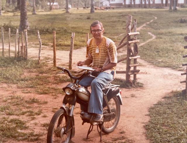 Gedenkboek pastoor Graat brengt ruim tien mille op voor project in Congo - De Limburger